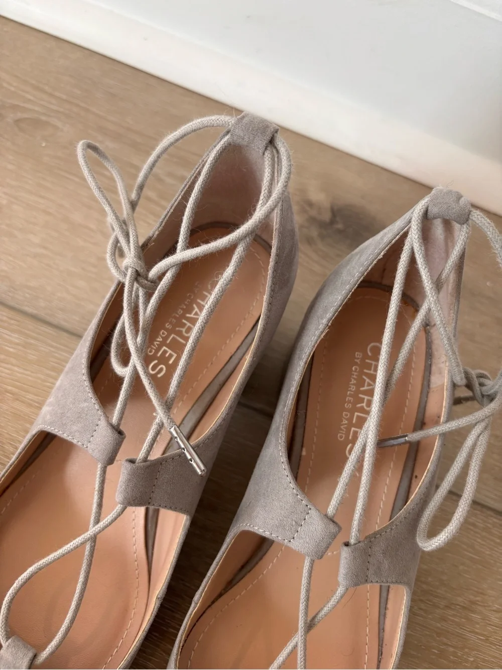 Charles David Lace-Up Pointed Toe Chunky Heel in Taupe Size 7